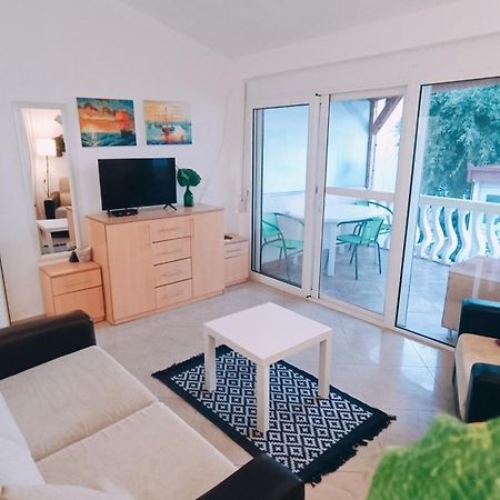 Beach Apartment With Beach Chairs N.1 Utjeha Habitación foto