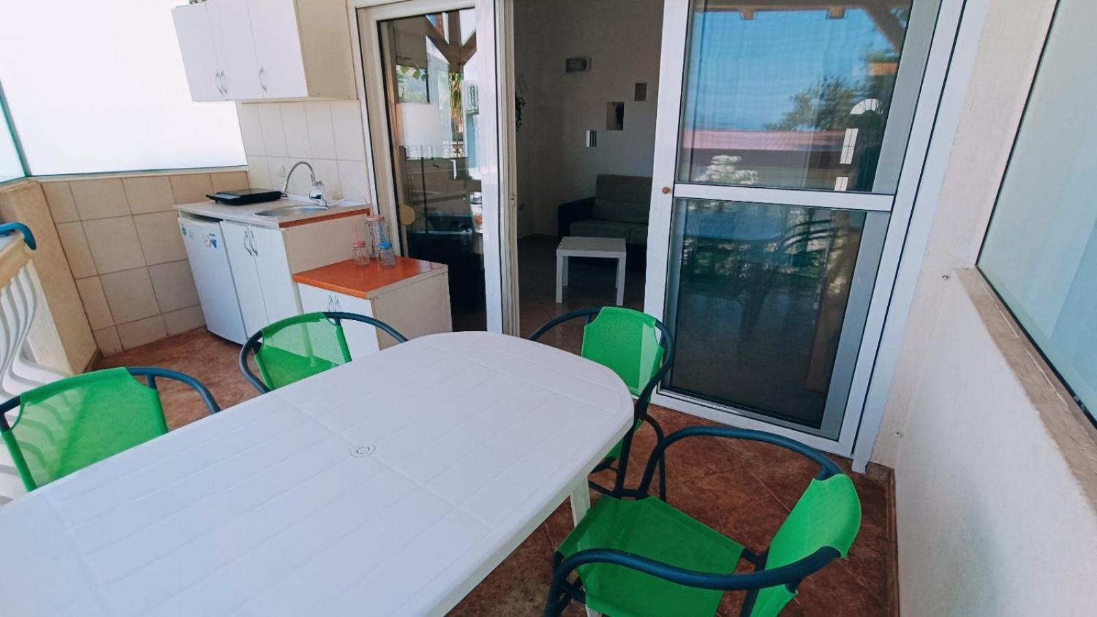 Beach Apartment With Beach Chairs N.1 Utjeha Habitación foto